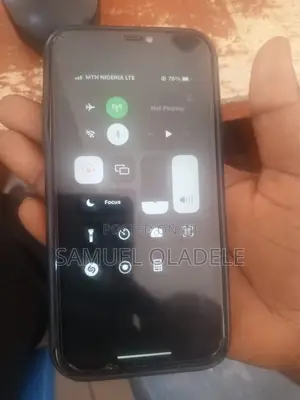 Apple iPhone 11 64 GB Yellow