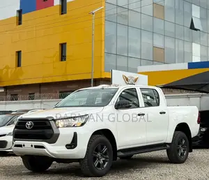 New Toyota Hilux 2025 White