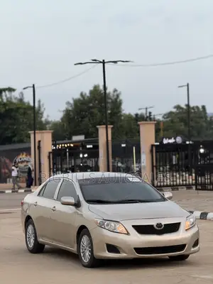Toyota Corolla LE 4dr Sedan (1.8L 4cyl 4A) 2010 Gold