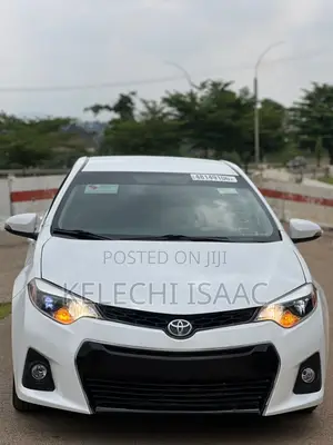 Toyota Camry SE 4dr Sedan (2.5L 4cyl 6A) 2015 White