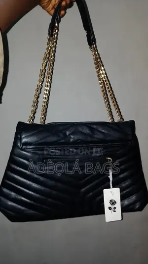 ​Classic Black Quilted Chain Handbag - Brand New