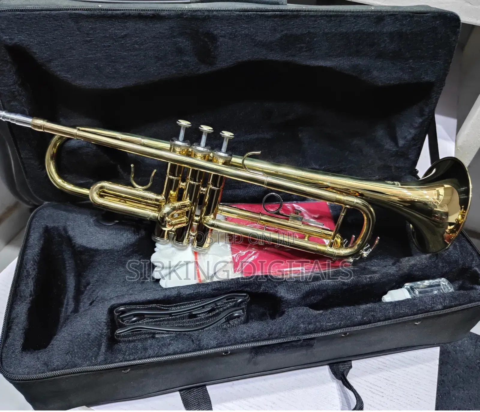 Yamaha Gold Trumpet With Complete Accessories