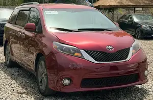Toyota Sienna SE Premium 8 Passenger (3.5L 6cyl 8A) 2017 Red