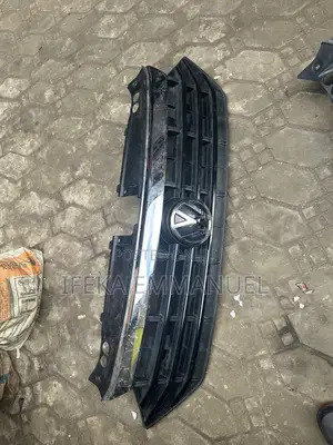 Front Volkswagen Grille Jetta 7
