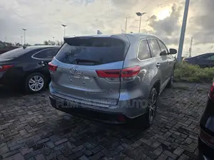 Toyota Highlander XLE V6 4x4 (3.5L 6cyl 6A) 2016 Silver