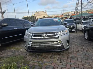 Toyota Highlander XLE V6 4x4 (3.5L 6cyl 6A) 2016 Silver