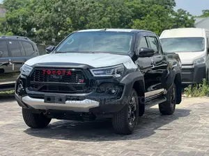 New Toyota Hilux 2025 Black