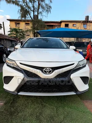 Toyota Camry 2018 Off white