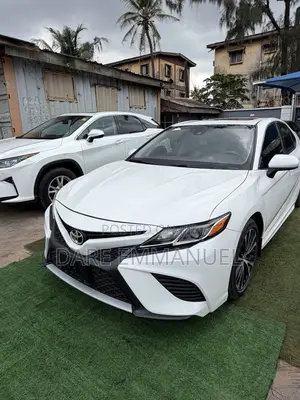 Toyota Camry LE FWD (2.5L 4cyl 8AM) 2018 White