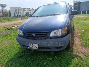 Toyota Sienna 2002 Blue