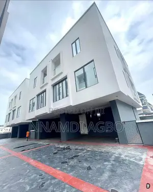 5bdrm Duplex in Lafiaji for sale