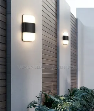 Luxury Waterproof Fence Light Available for Sale
