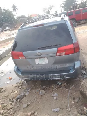 Toyota Sienna 2005 Blue