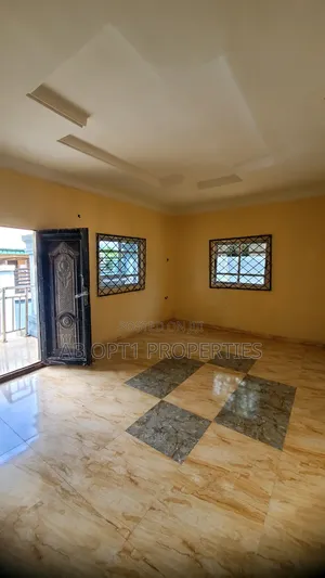 2bdrm Block of Flats in Uholor, Ekenhuan, Benin City for rent