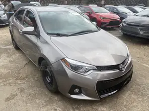 Toyota Corolla LE Eco 4dr Sedan (1.8L 4cyl CVT) 2015 Gold