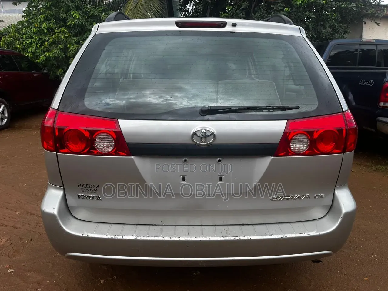 Toyota Sienna 2008