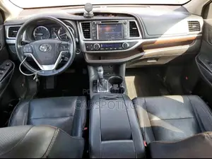 Toyota Highlander Limited Platinum 4dr SUV AWD (3.5L 6cyl 6A) 2015