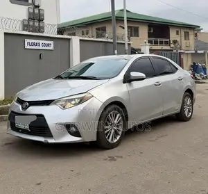 Toyota Corolla LE Plus 4dr Sedan (1.8L 4cyl CVT) 2015 Silver
