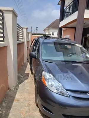 Toyota Sienna LE 2008 Gray