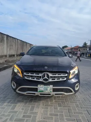 Mercedes-Benz GLA 250 2018 Blue