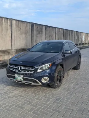 Mercedes-Benz GLA 250 2018 Blue