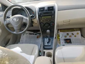 Toyota Corolla 2010 Gold
