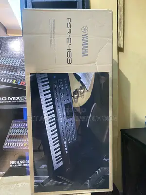 PSR E483 Keyboard