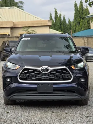 Toyota Highlander XLE 2021 Blue