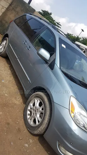 Toyota Sienna XLE 2005 Blue