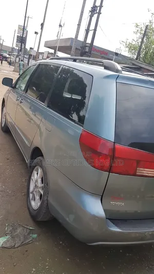 Toyota Sienna XLE 2005 Blue
