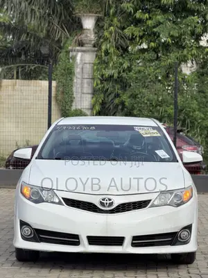 Toyota Camry SE 4dr Sedan (2.5L 4cyl 6A) 2013 White