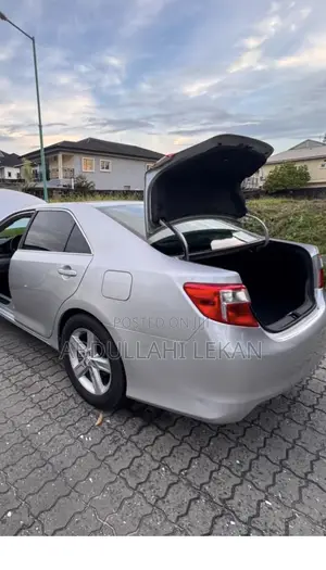 Toyota Camry SE 4dr Sedan (2.5L 4cyl 6A) 2013 Silver