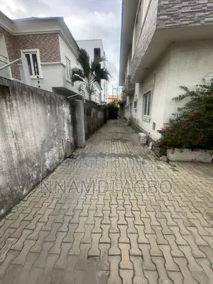 1bdrm Apartment in Lekki Phase 1 for rent