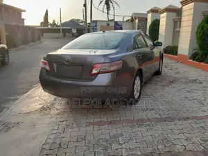 Toyota Camry LE 4dr Sedan (2.5L 4cyl 6AM) 2010 Gray