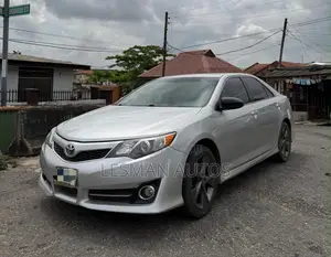 Toyota Camry SE 4dr Sedan (3.5L 6cyl 6A) 2014