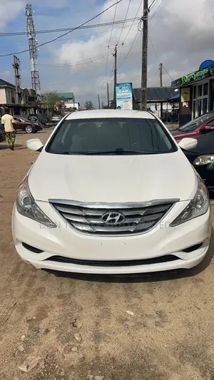 Hyundai Sonata SE 2.0T Sedan FWD (2.0L 4cyl 6A) 2012 White