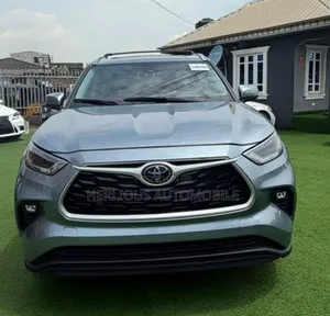 Toyota Highlander 2022 Blue