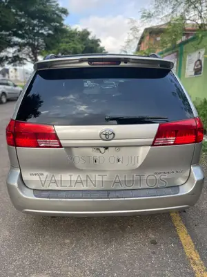 Toyota Sienna XLE 2005 Silver