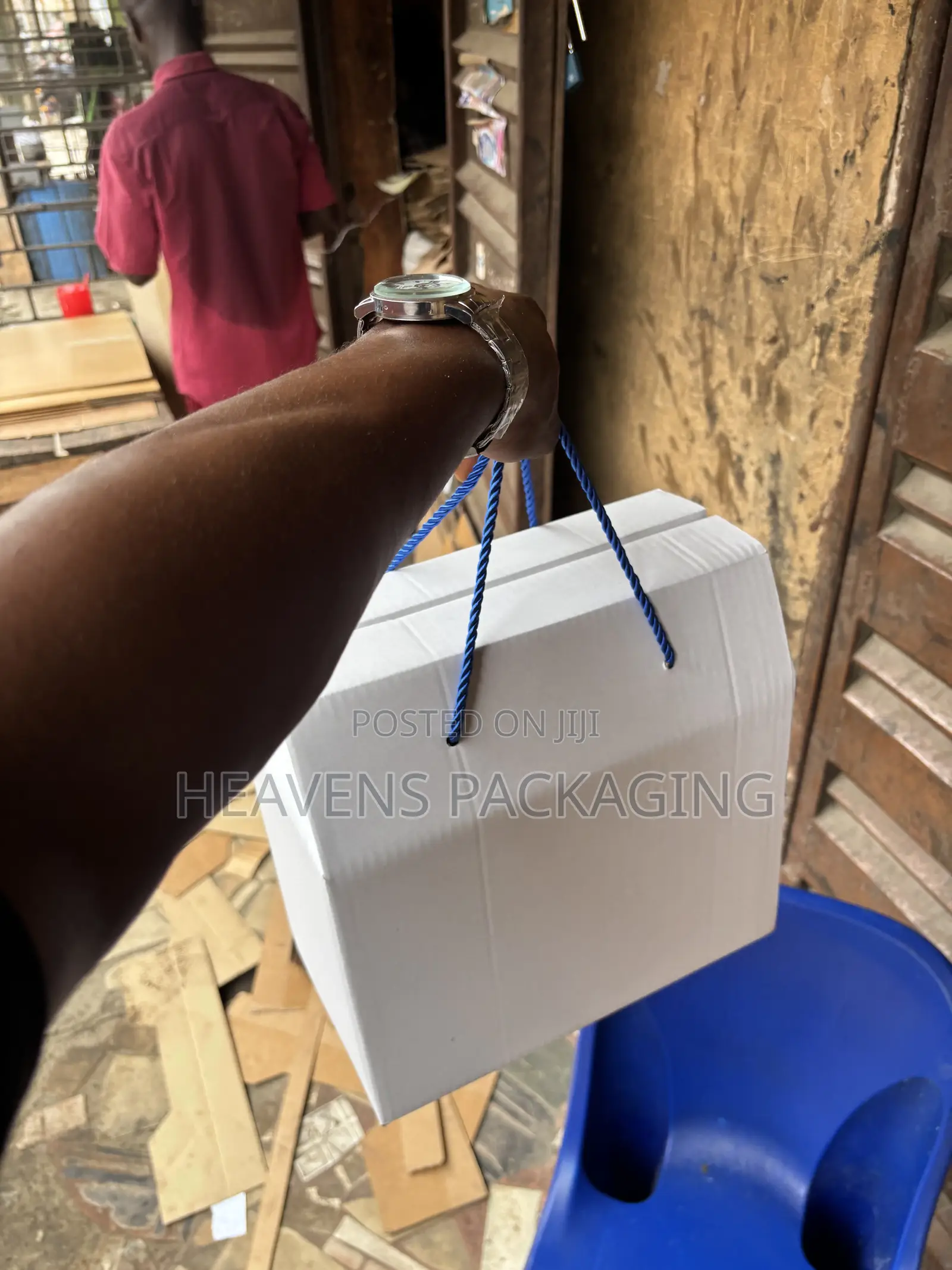 Very Neat White Corrugated Gift Box