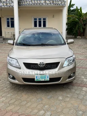 Toyota Corolla LE 4dr Sedan (1.8L 4cyl 4A) 2010 Gold