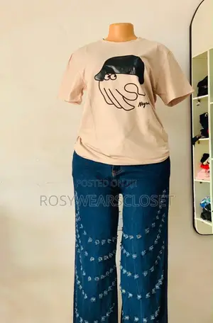 Roundneck And Boyfriend Jean