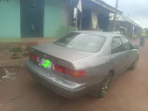 Toyota Camry LE 4dr Sedan (2.2L 4cyl 4A) 2001 Gray