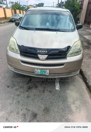 Toyota Sienna 2004 Gold