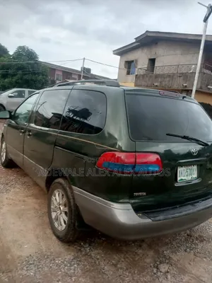 Toyota Sienna 2002 Green