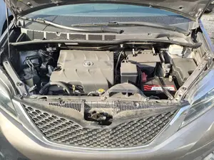 Toyota Sienna SE Premium 8 Passenger (3.5L 6cyl 6A) 2016 Gray