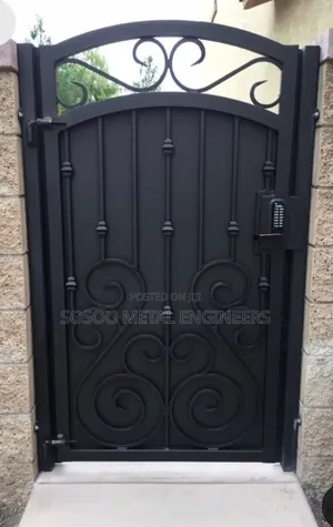 Pedestal Gate
