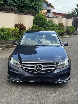 Mercedes-Benz E350 Base 4Matic Sedan AWD (3.5L 6cyl 7A) 2014 Beige