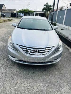 Hyundai Sonata GLS Sedan FWD (2.4L 4cyl 6A) 2013 Silver