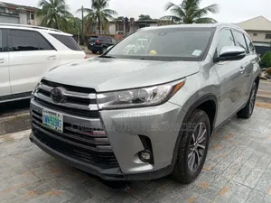 Toyota Highlander XLE 2019 Silver