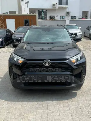 Toyota RAV4 XLE 2022 Black